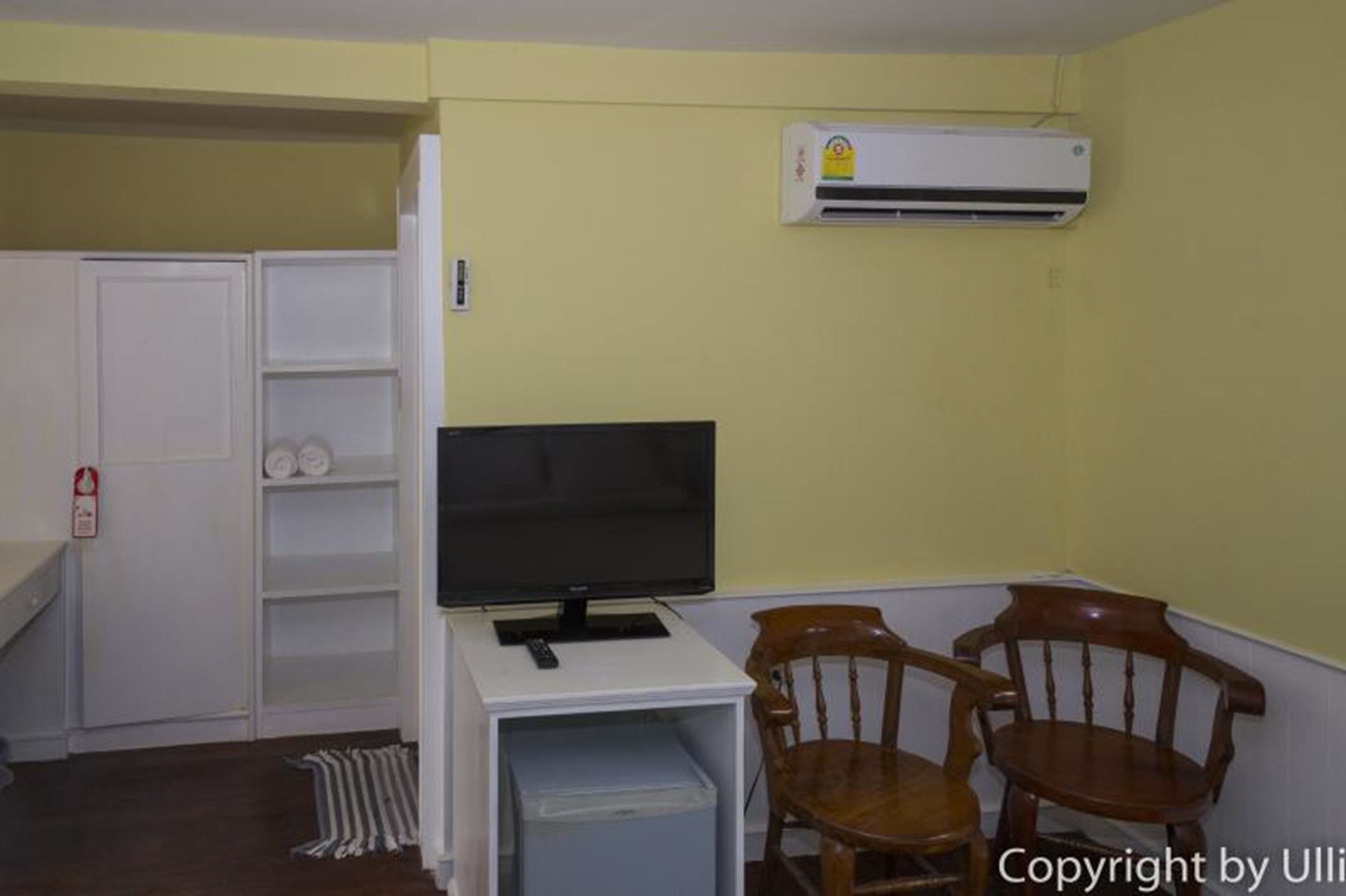 deluxe bungalow with garden view | premium bedding, free wifi, bed sheets