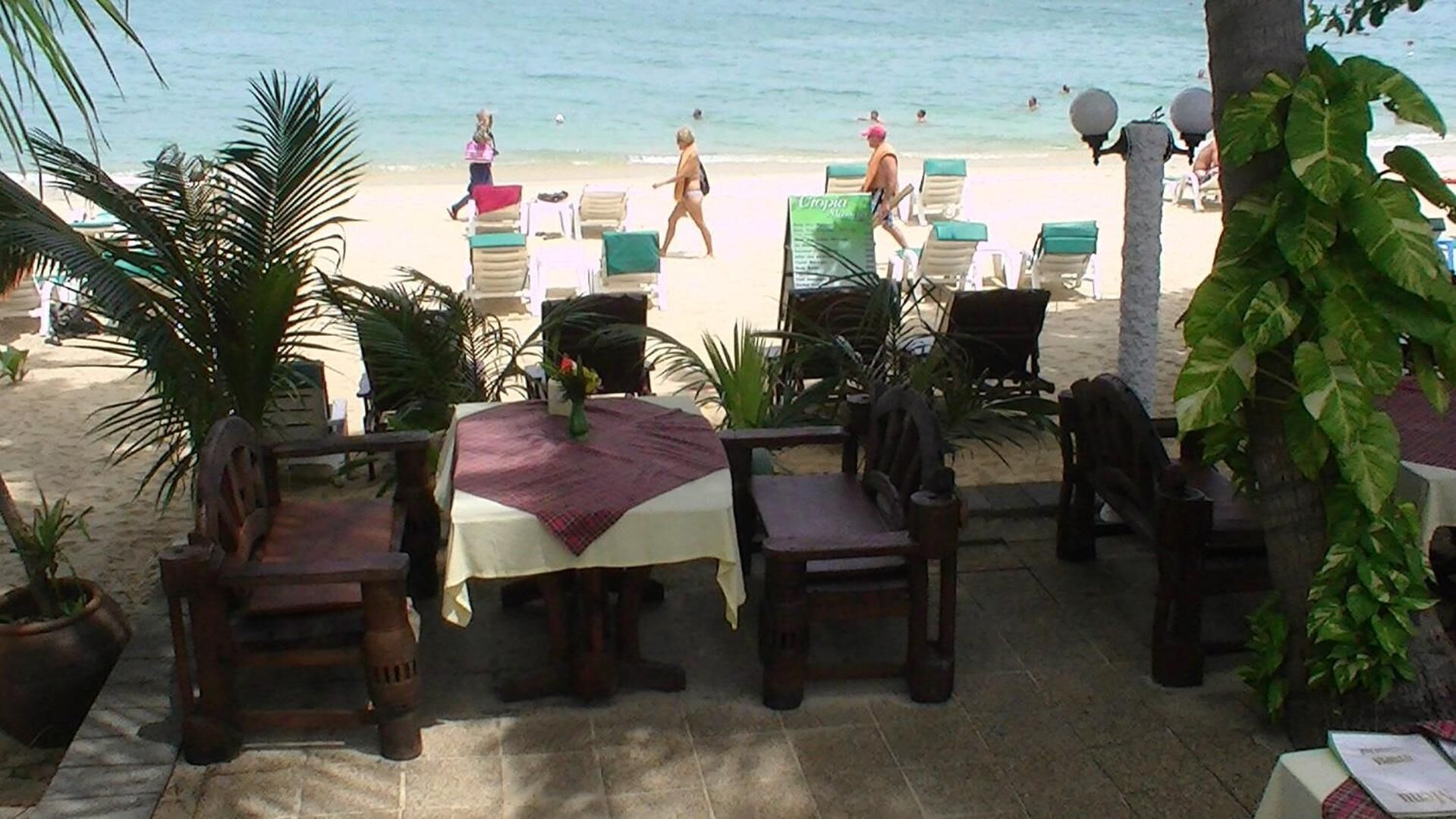 breakfast, lunch and dinner served