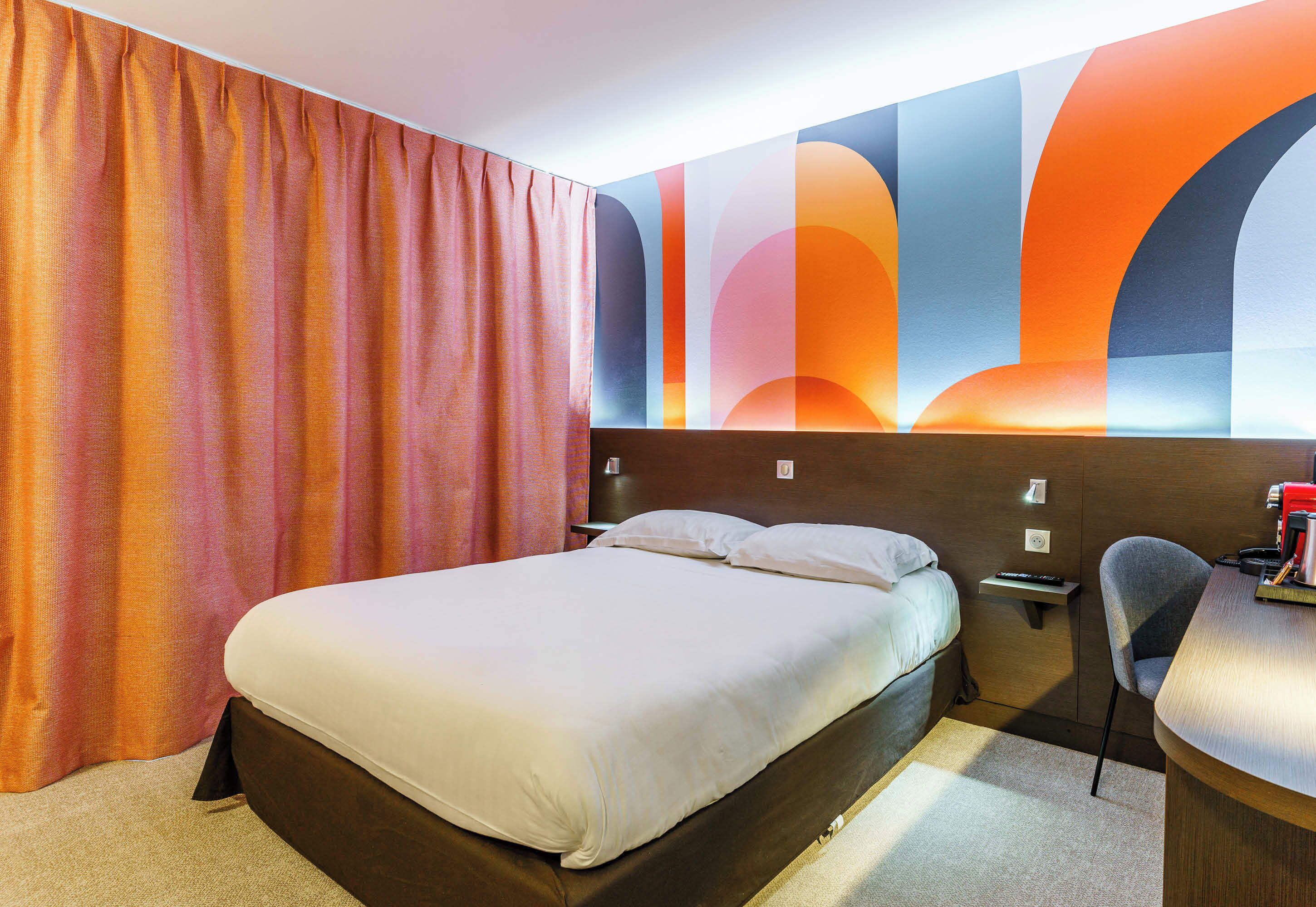 double room | premium bedding, pillow-top beds, minibar, in-room safe