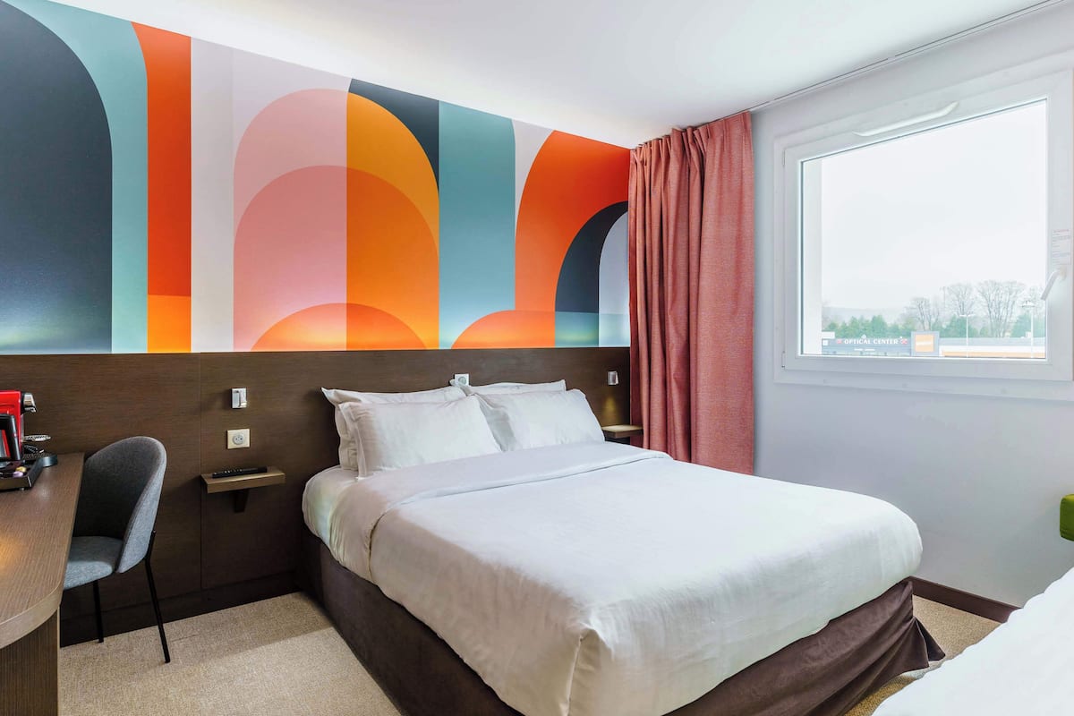 triple room | premium bedding, pillow-top beds, minibar, in-room safe