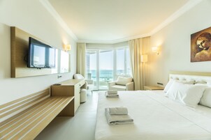 Premium bedding, minibar, in-room safe, soundproofing