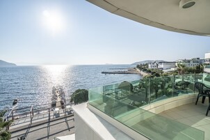 Suite, 1 Bedroom | Premium bedding, minibar, in-room safe, soundproofing