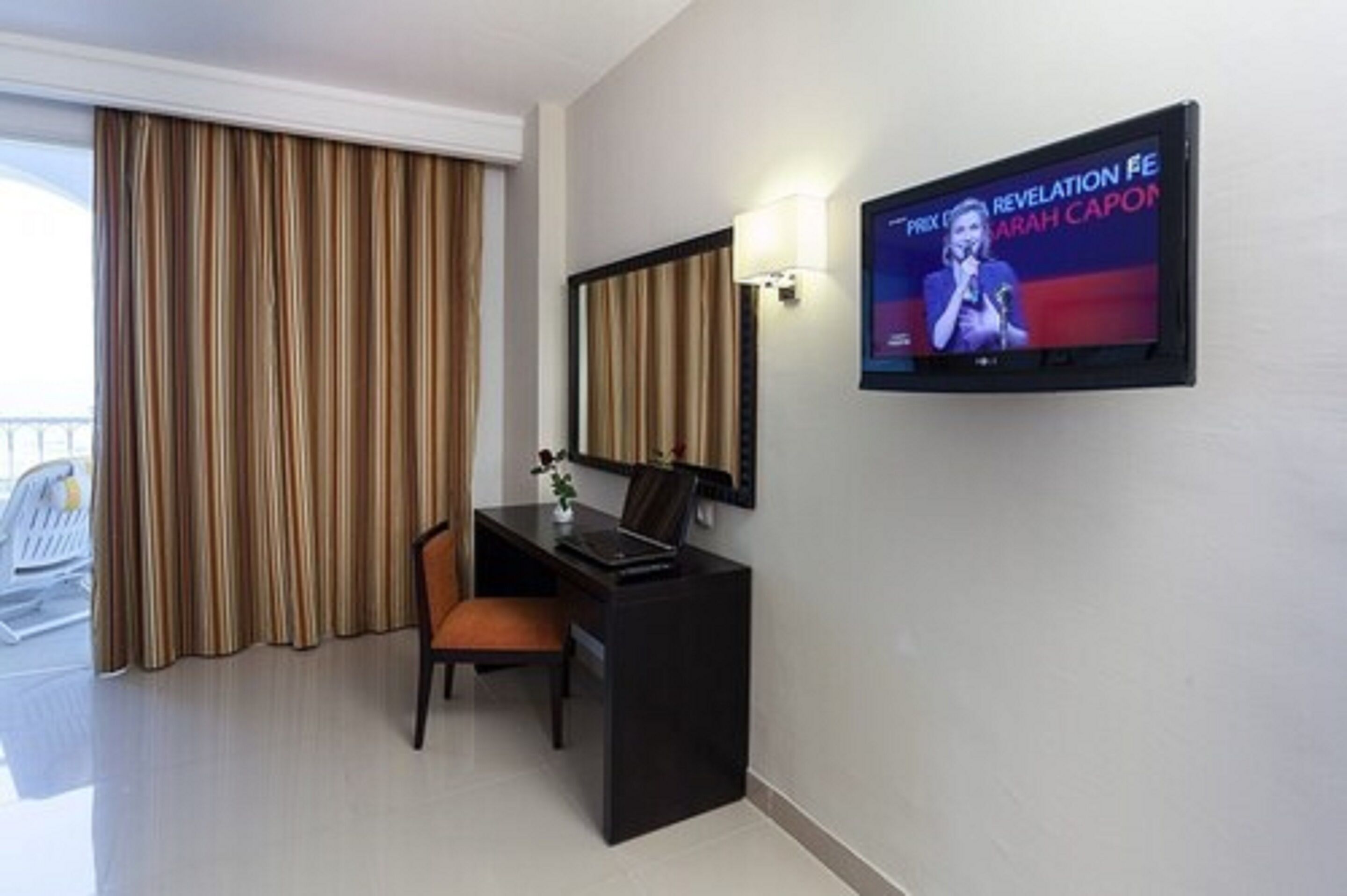 single room, garden view | minibar, in-room safe, desk, blackout curtains