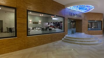 Σερβίρεται πρωινό, μεσημεριανό και βραδινό