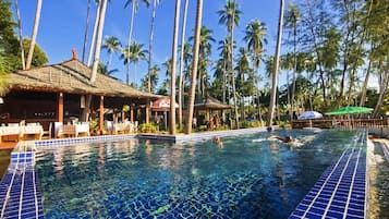 Outdoor pool, sun loungers