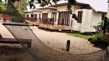 Villa, Beachfront | Minibar, in-room safe, desk, free cribs/infant beds