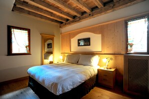 Traditional Apartment, 1 Queen Bed, Mountain View (Genziana) - Albergo Diffuso Comeglians (Comeglians)
