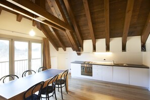 Loft (Attic Pasca a Valle) | Private kitchen | Fridge, stovetop, cookware/dishes/utensils - Albergo Diffuso Comeglians (Comeglians)