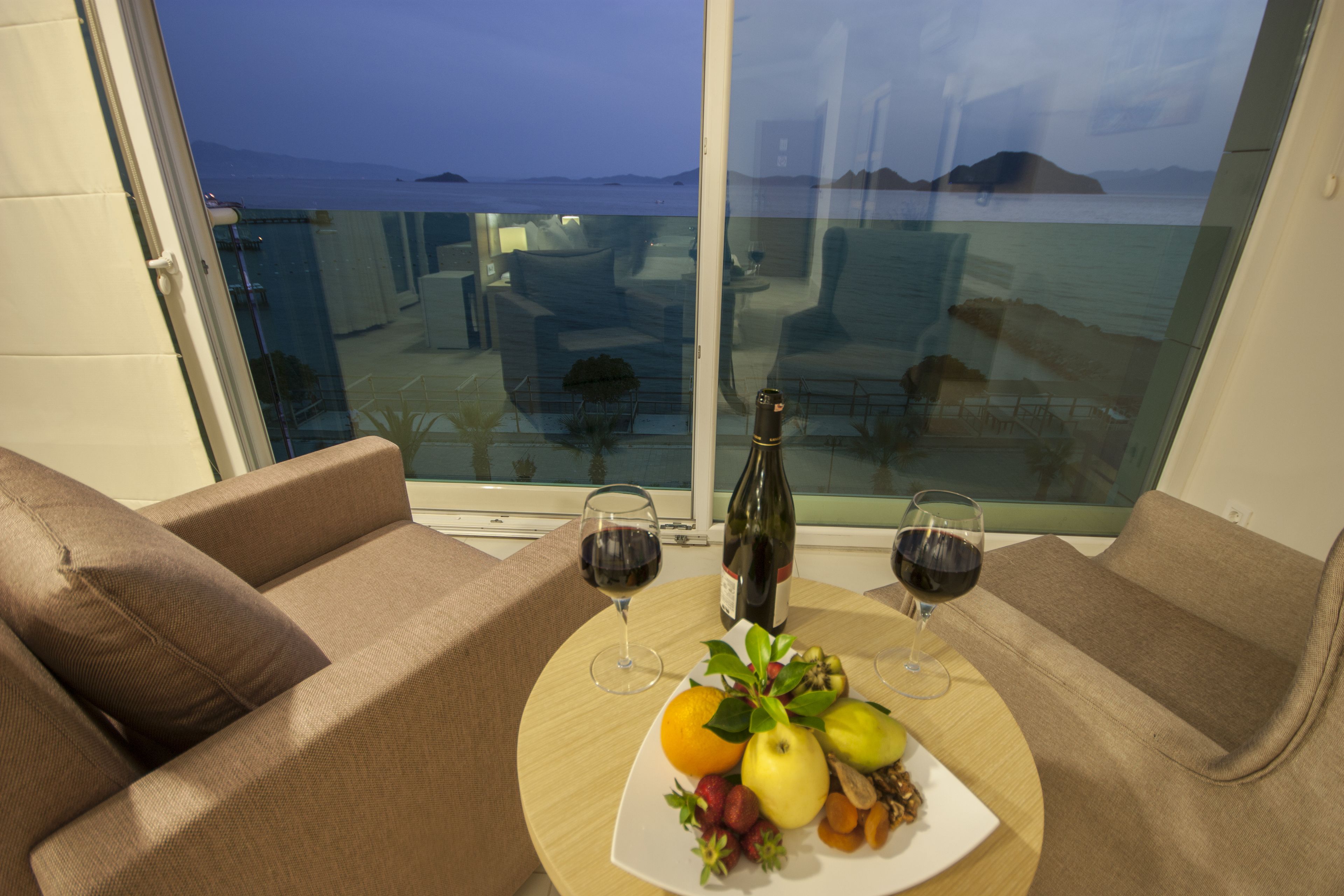 Suite, 1 Bedroom | Minibar, in-room safe, soundproofing, free WiFi