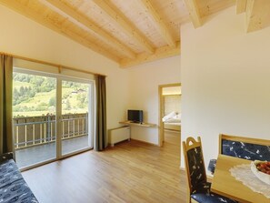 Suite | Living area