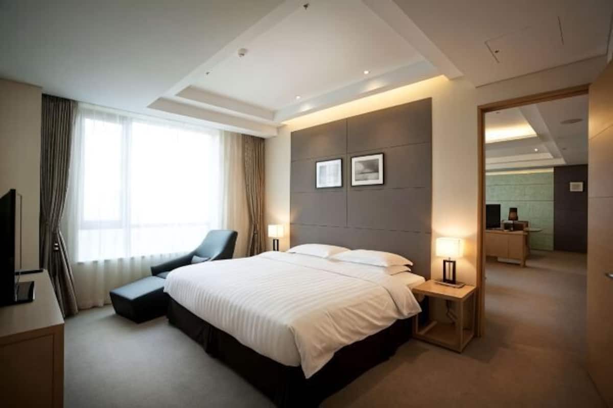 In-room safe, individually furnished, desk, blackout drapes