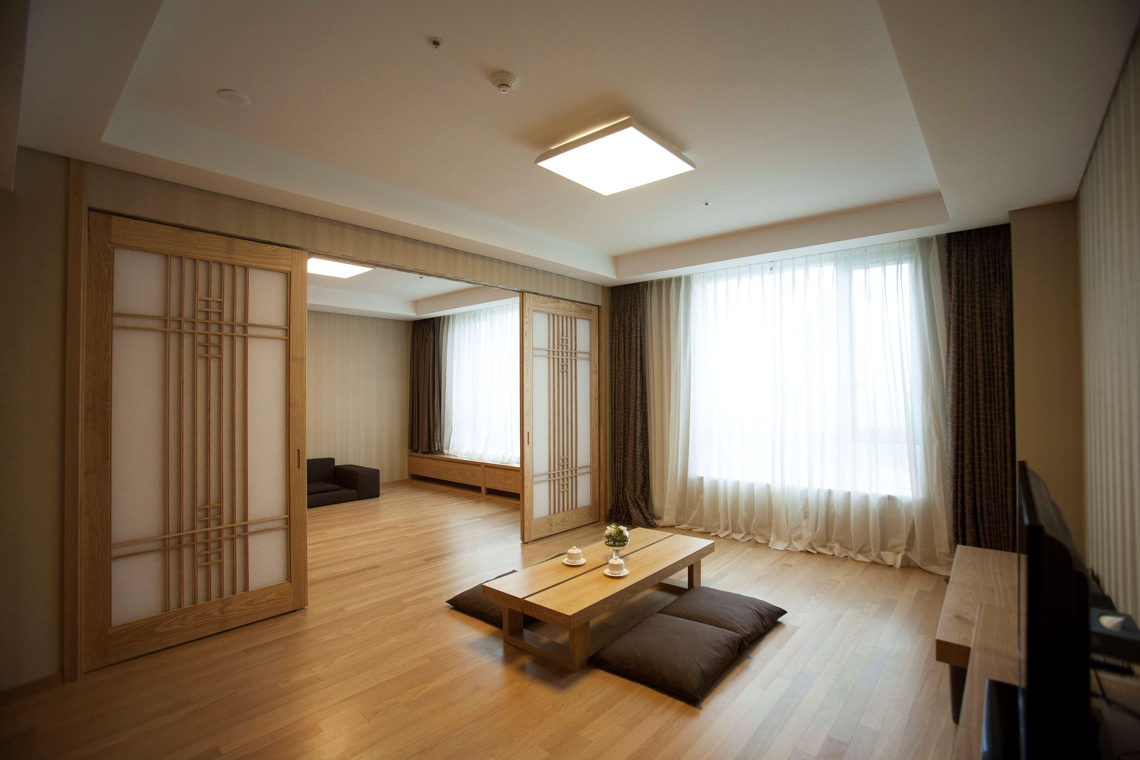 套房, 多张床, 无烟房 | 客房内保险箱、特色家居、办公桌、遮光窗帘