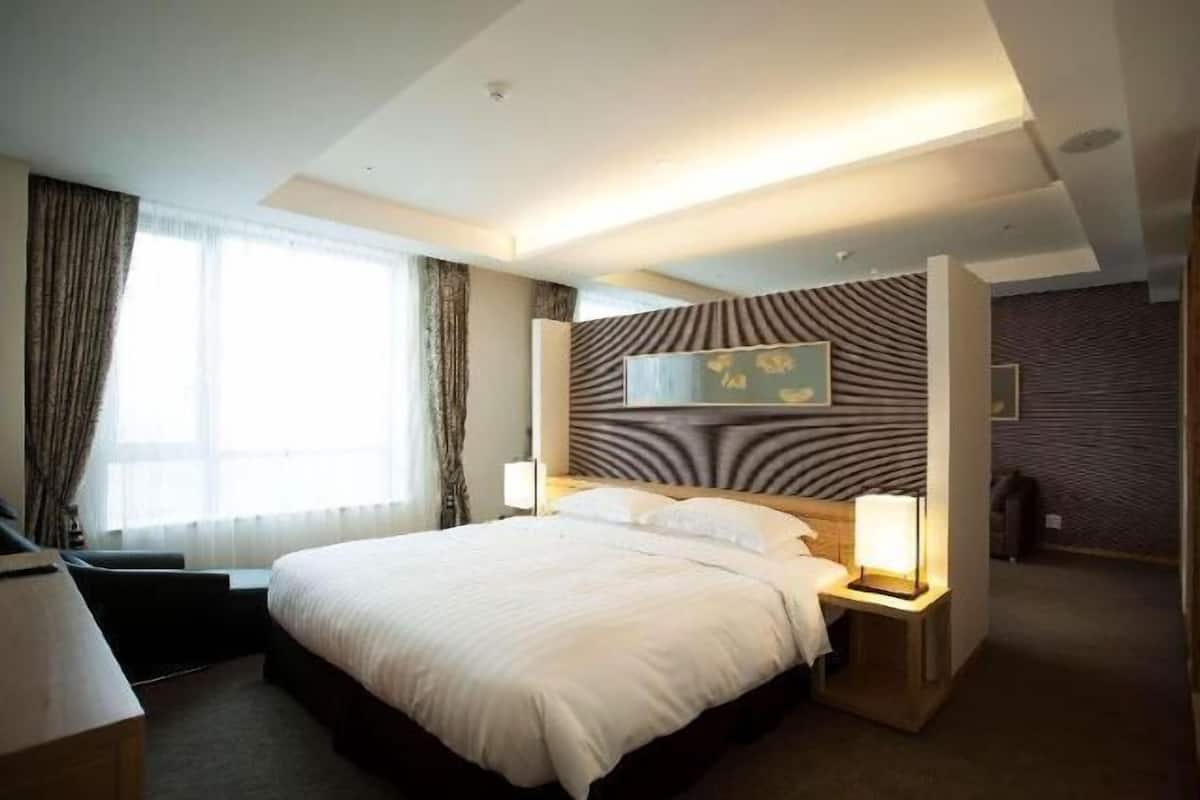In-room safe, individually furnished, desk, blackout curtains
