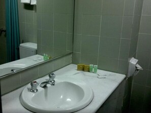 迷你吧、客房內保險箱、床單