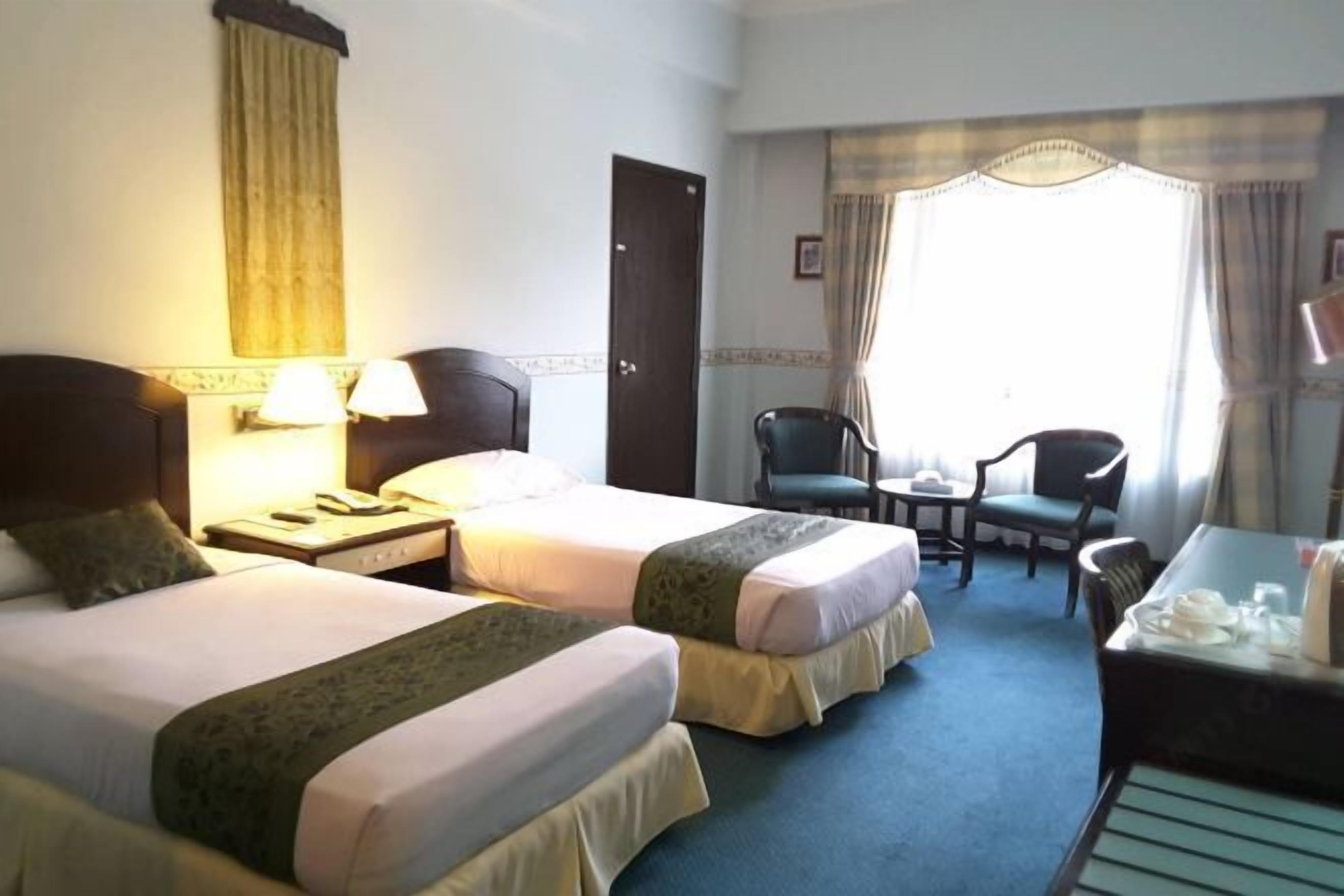 Minibar, in-room safe, bed sheets