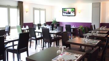 Breakfast, lunch, dinner served; French cuisine