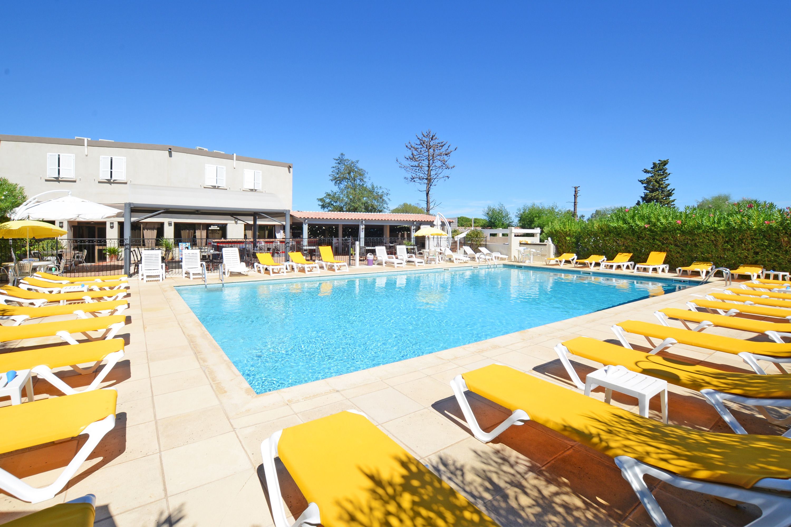 outdoor pool, open 9:00 am to 7:00 pm, pool umbrellas, pool loungers