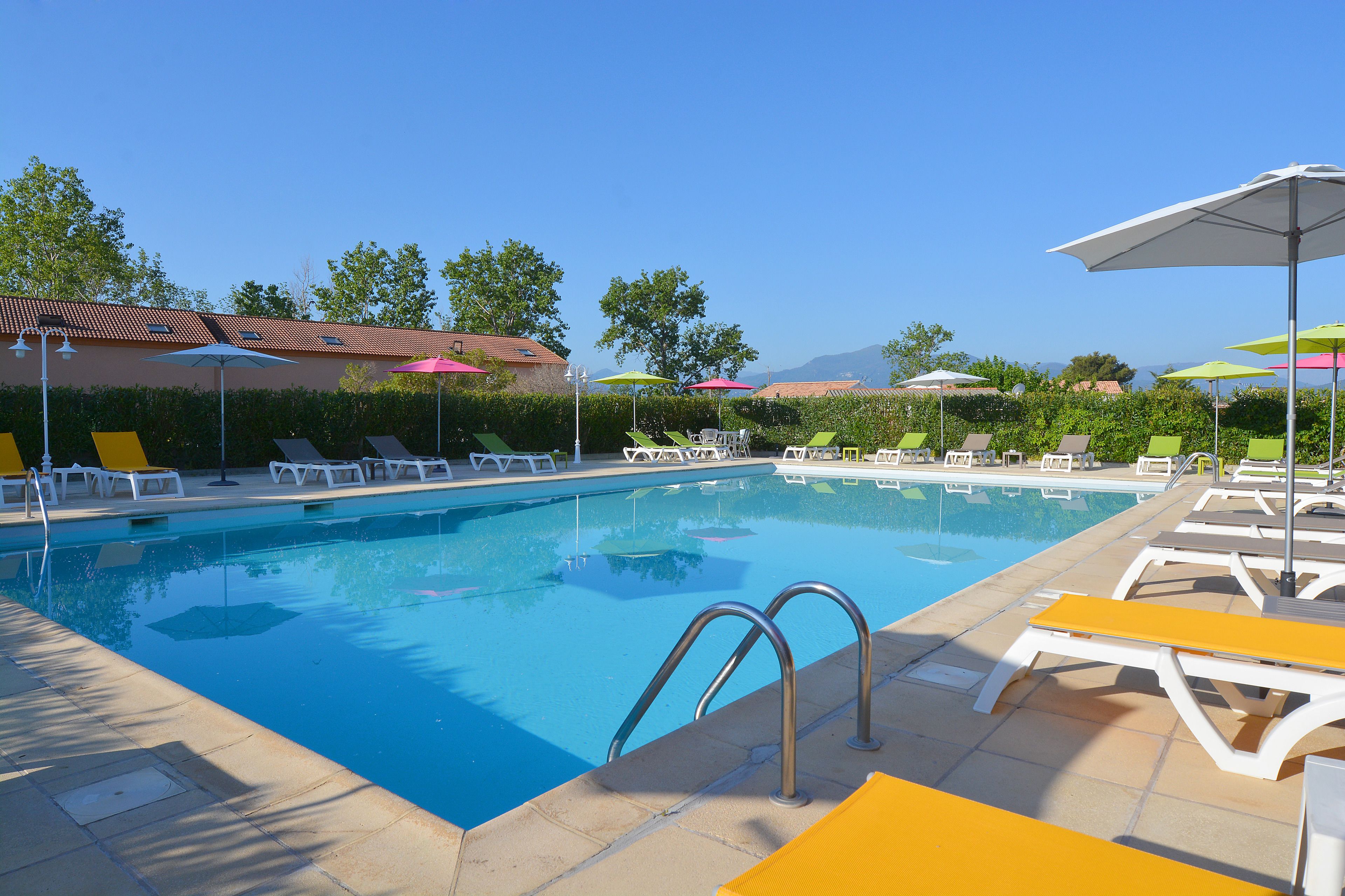 outdoor pool, open 9:00 am to 7:00 pm, pool umbrellas, pool loungers