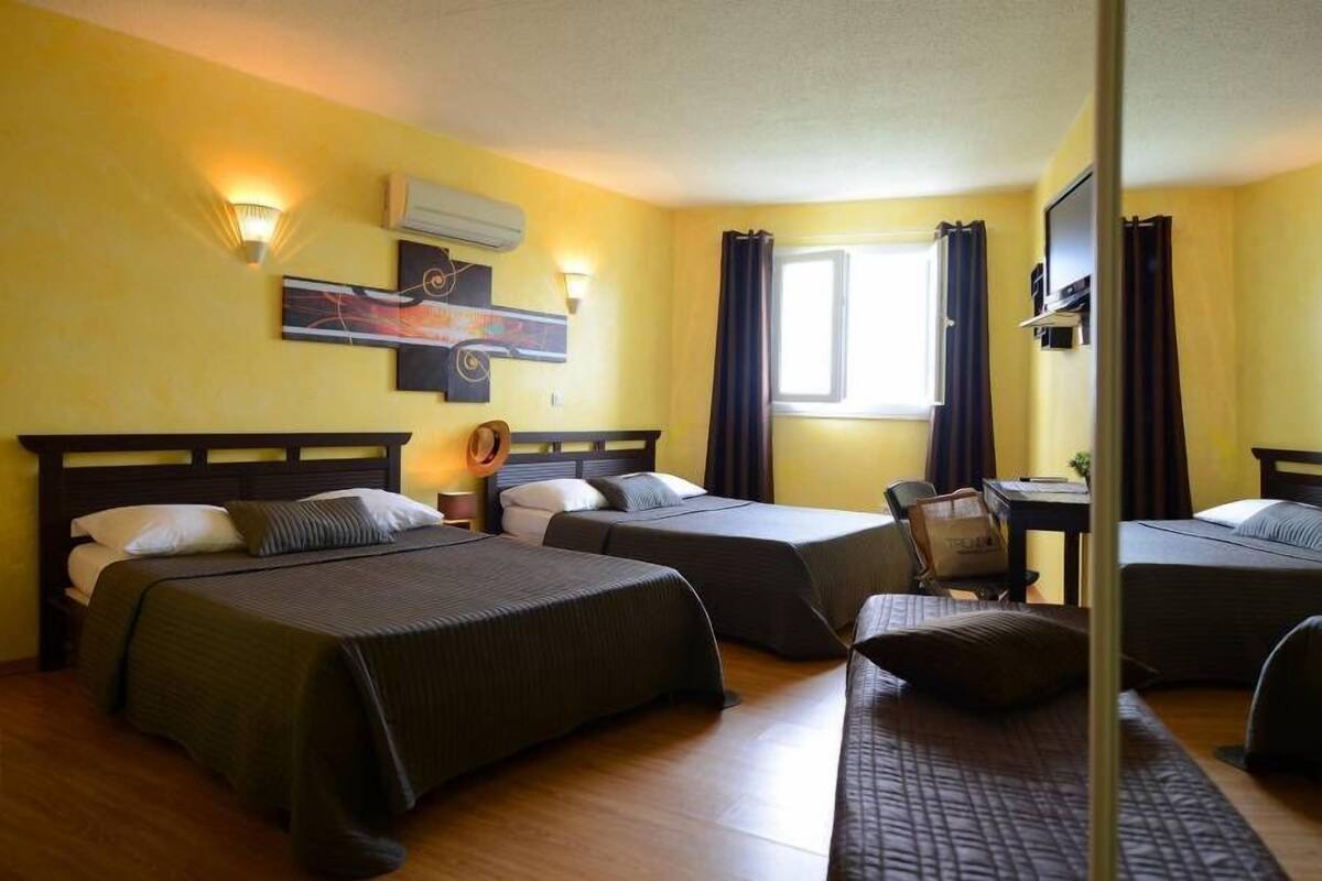 Family Room | Premium bedding, Tempur-Pedic beds, free WiFi, bed sheets
