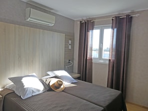 Twin Room | Premium bedding, Tempur-Pedic beds, free WiFi, bed sheets