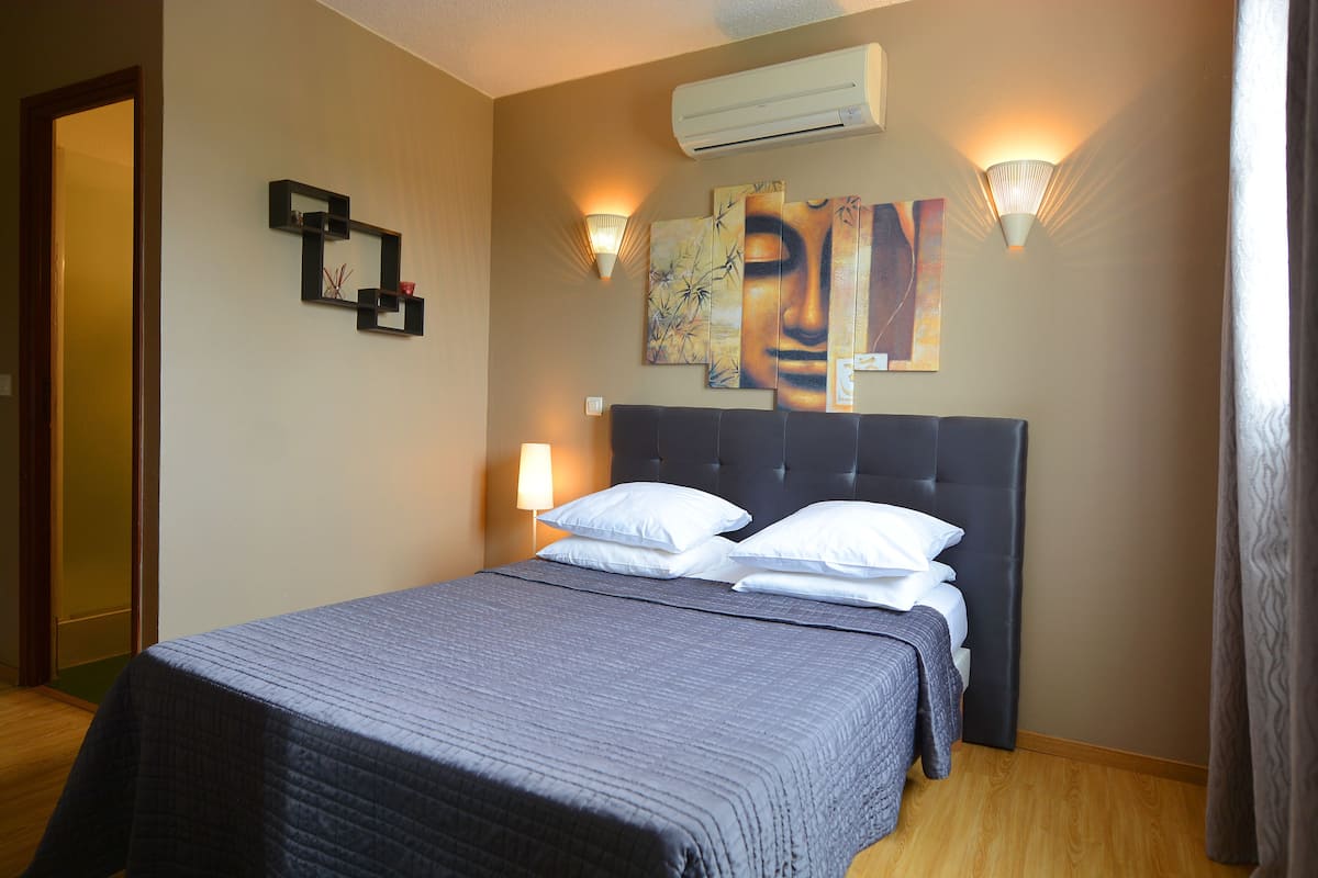 double room | premium bedding, tempur-pedic beds, free wifi, bed sheets