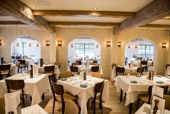 2 restaurants servant le petit déjeuner, spécialités Cuisine italienne