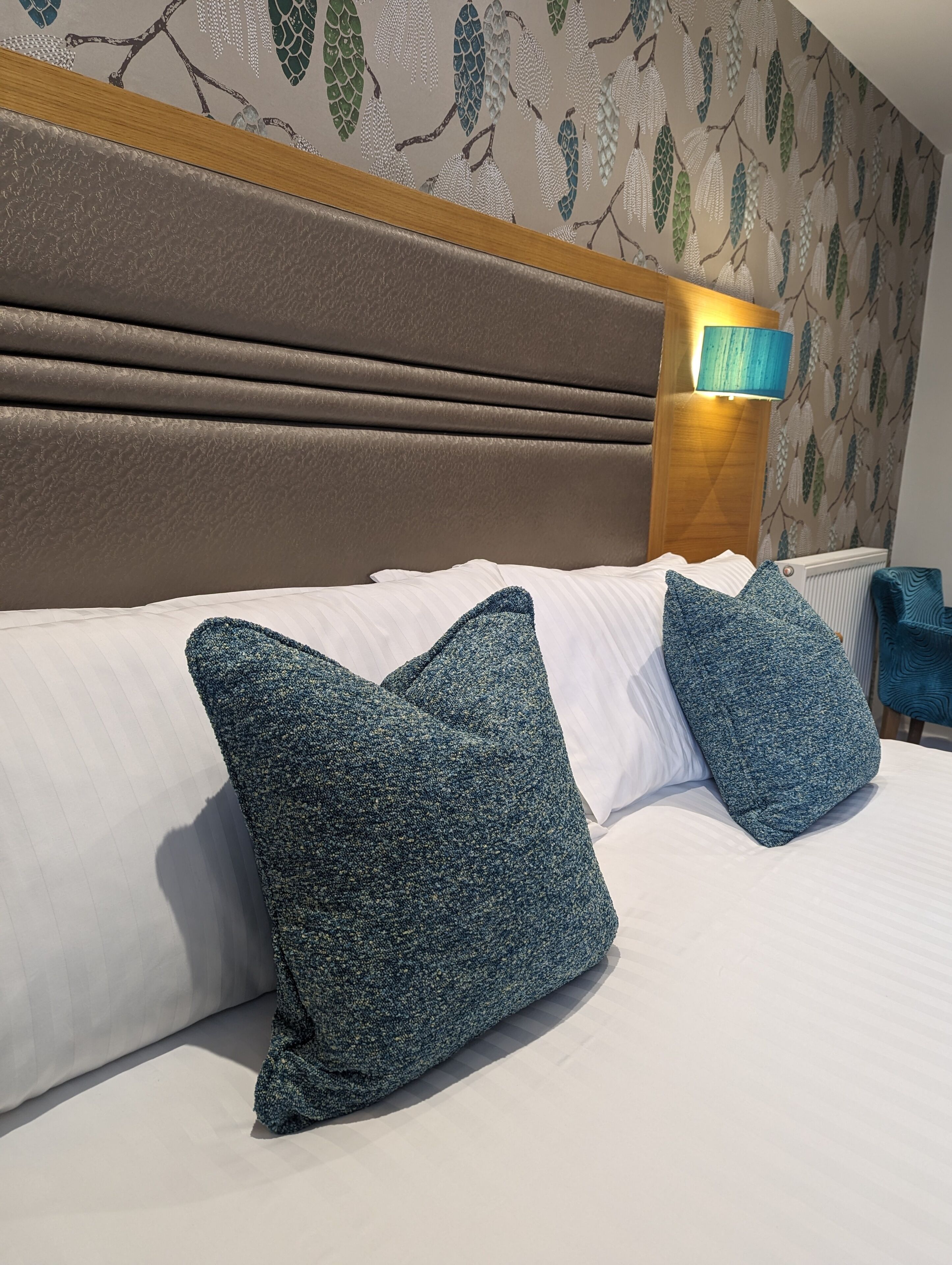 executive room | premium bedding, individually decorated, individually furnished, desk