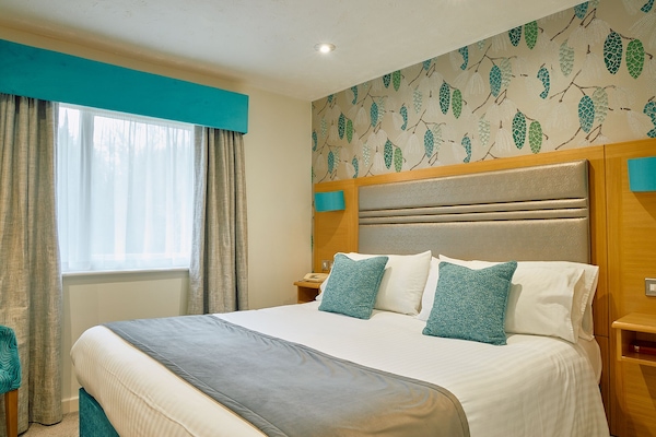 Habitación doble superior | Ropa de cama de alta calidad y decoración personalizada