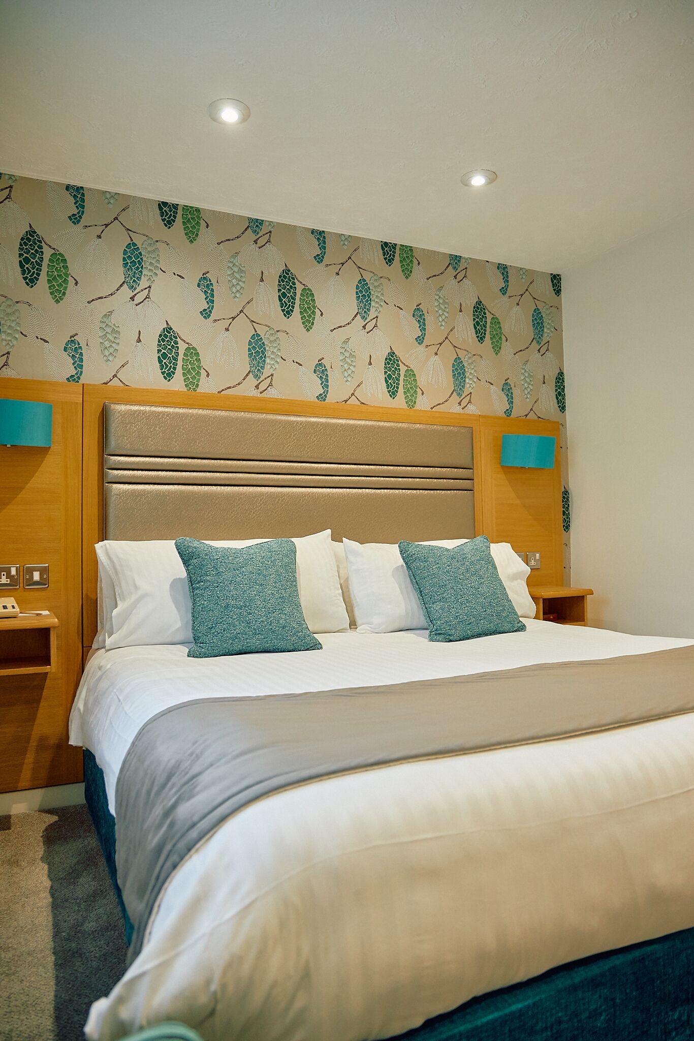 superior double room | premium bedding, individually decorated, individually furnished, desk