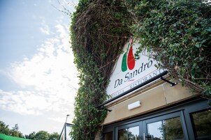 2 restaurants, breakfast, lunch, dinner served; Italian cuisine