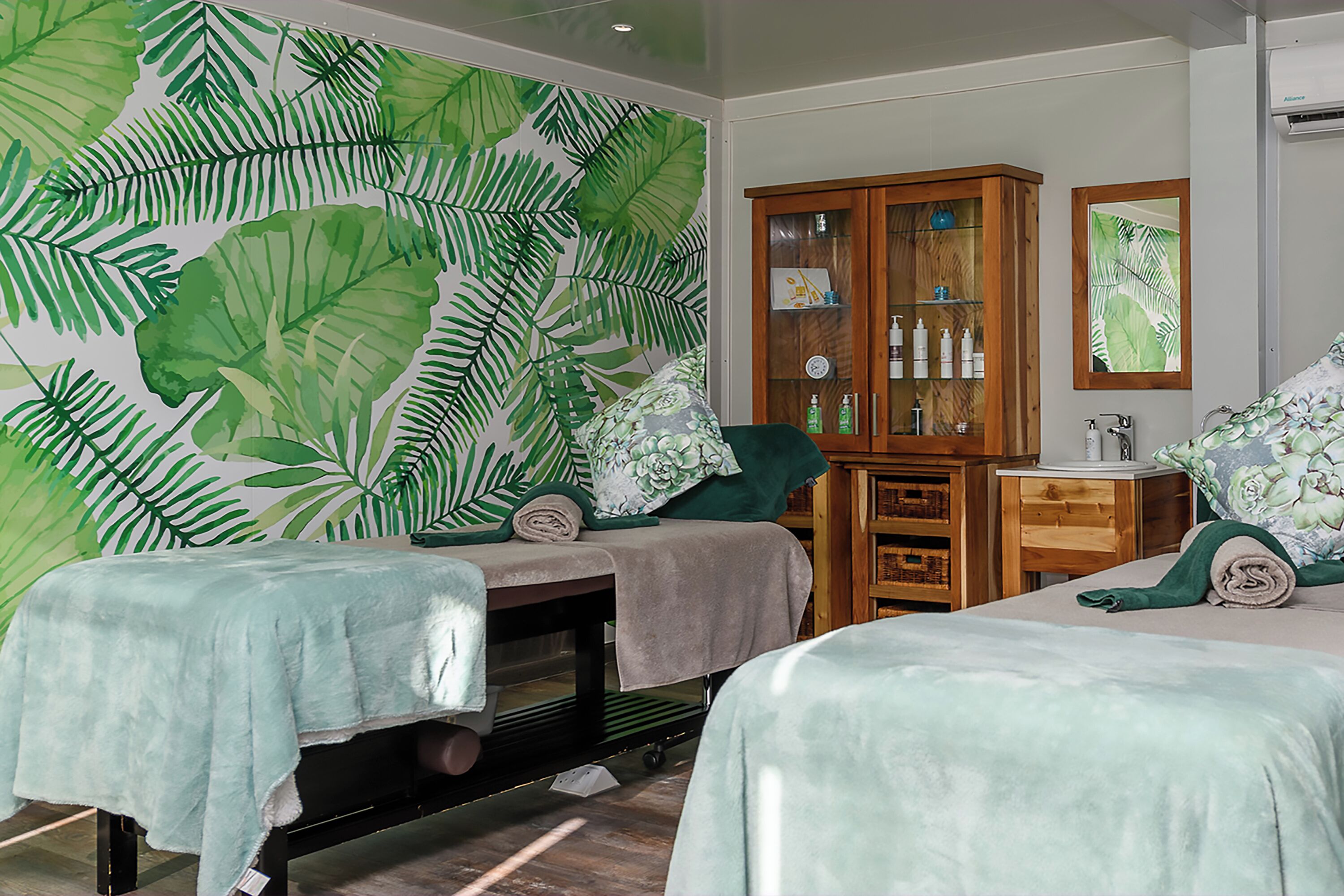 Boblebad, kropsbehandlinger, hot stone-massage, body wrap-behandlinger