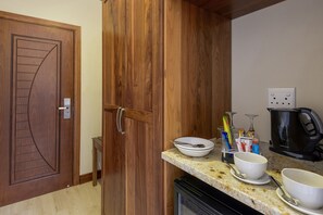 Free cots/infant beds, free WiFi, bed sheets - The Kingdom Resort (Moses Kotane)