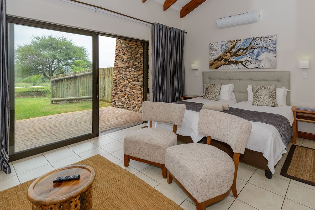three bedroom luxury chalet | free cots/infant beds, free wifi, bed sheets
