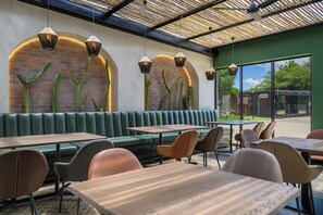 Café da manhã, almoço e jantar