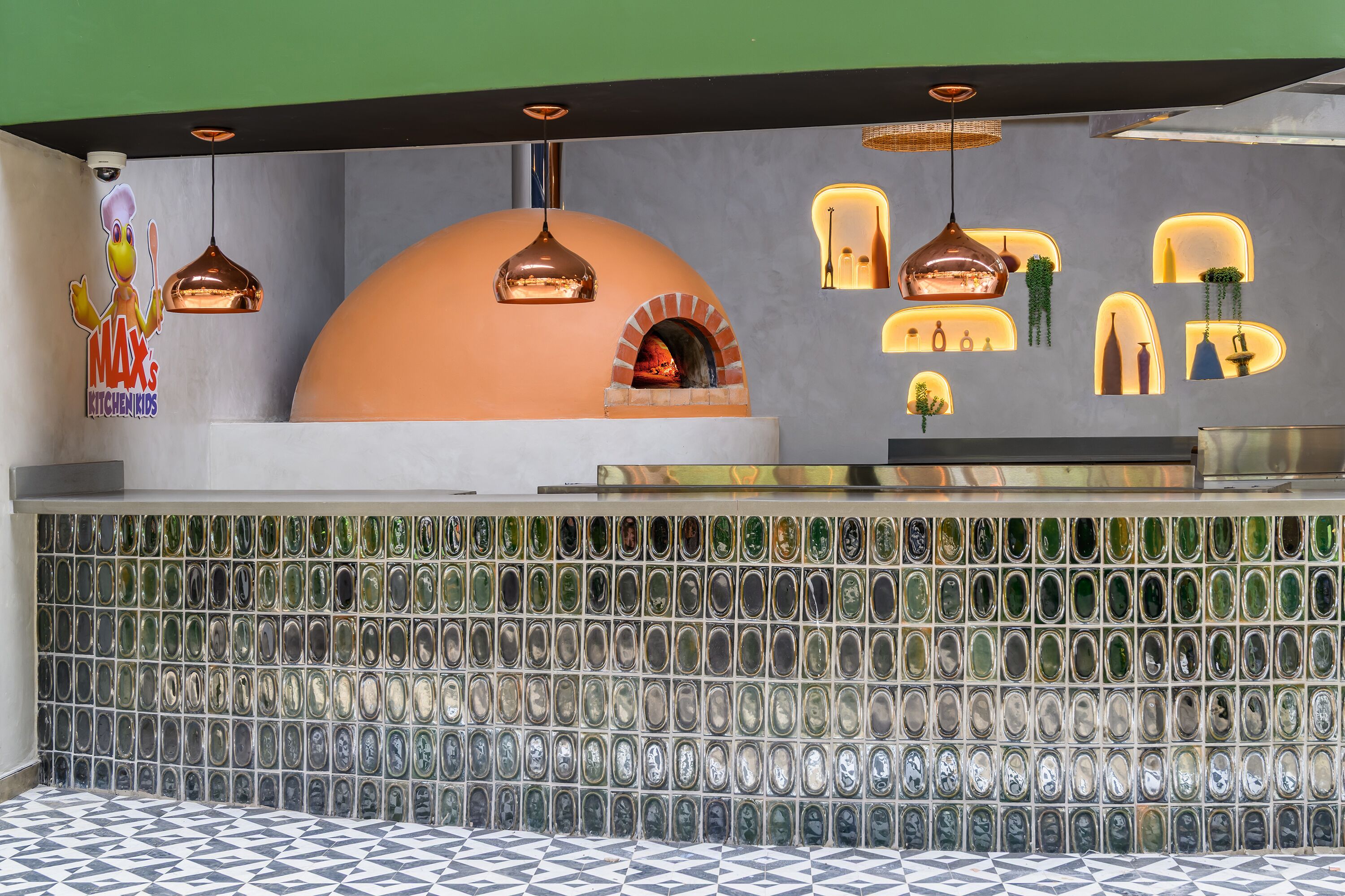 Serveert ontbijt, lunch en diner