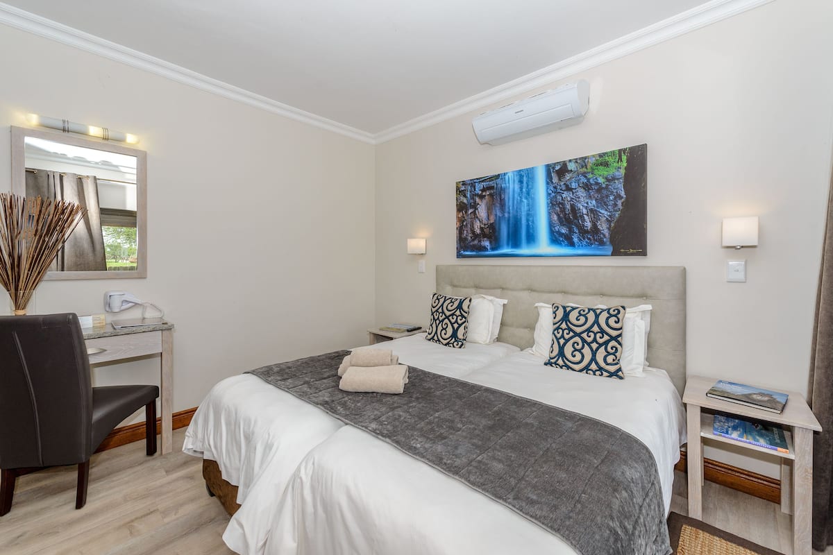 Cunas gratuitas, wifi gratis, ropa de cama