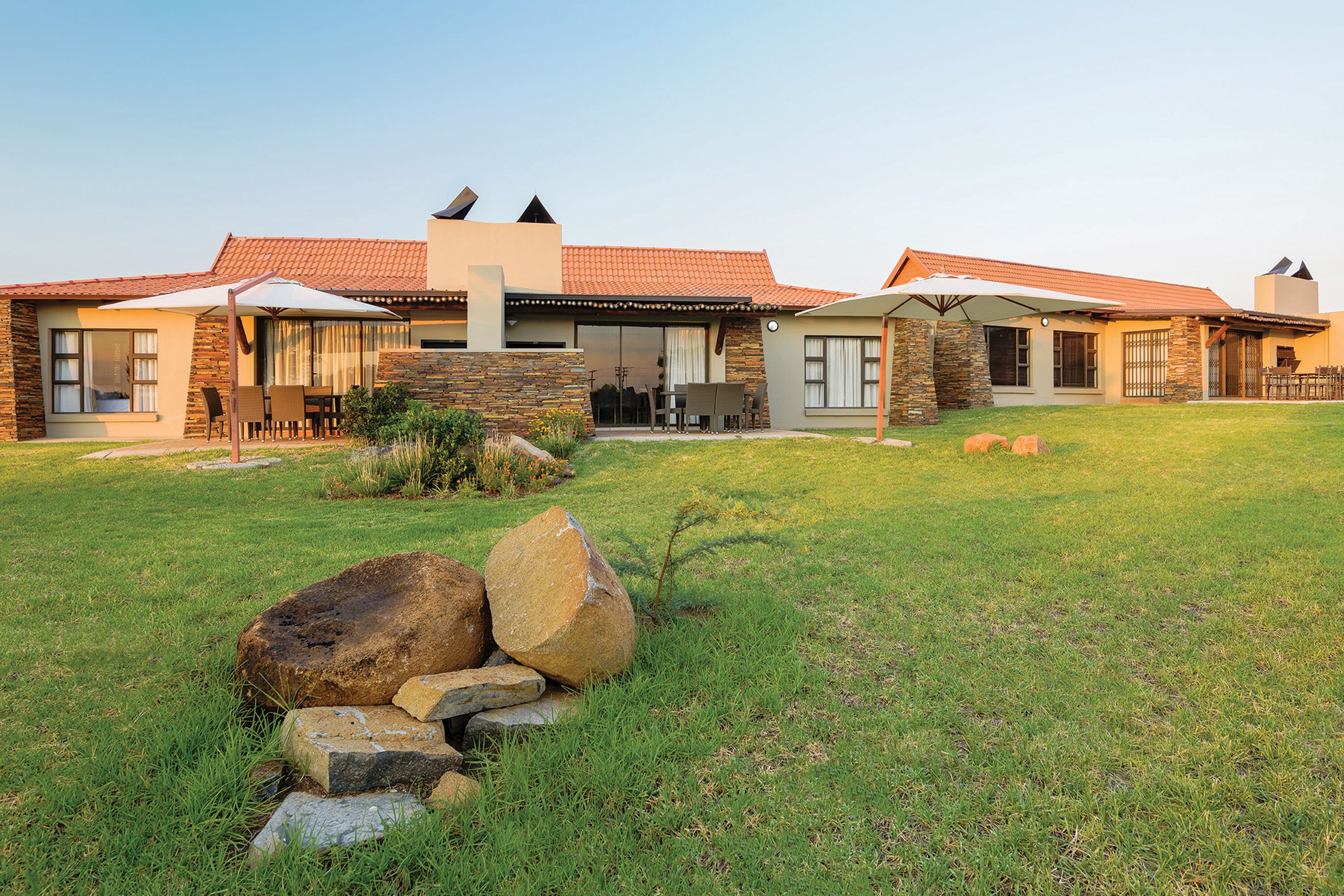 three bedroom chalet | free cots/infant beds, free wifi, bed sheets