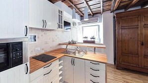 Studio, Annex Building (4) | Private kitchen | Fridge, microwave, cookware/dishes/utensils - Urbana33 (Rome)