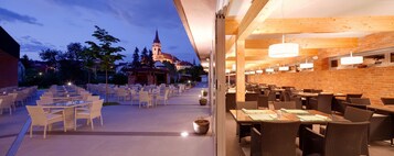 2 restaurants, Regional cuisine