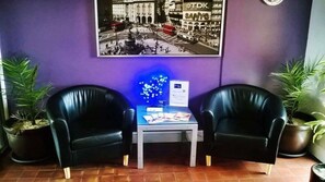 Coin salon dans le hall