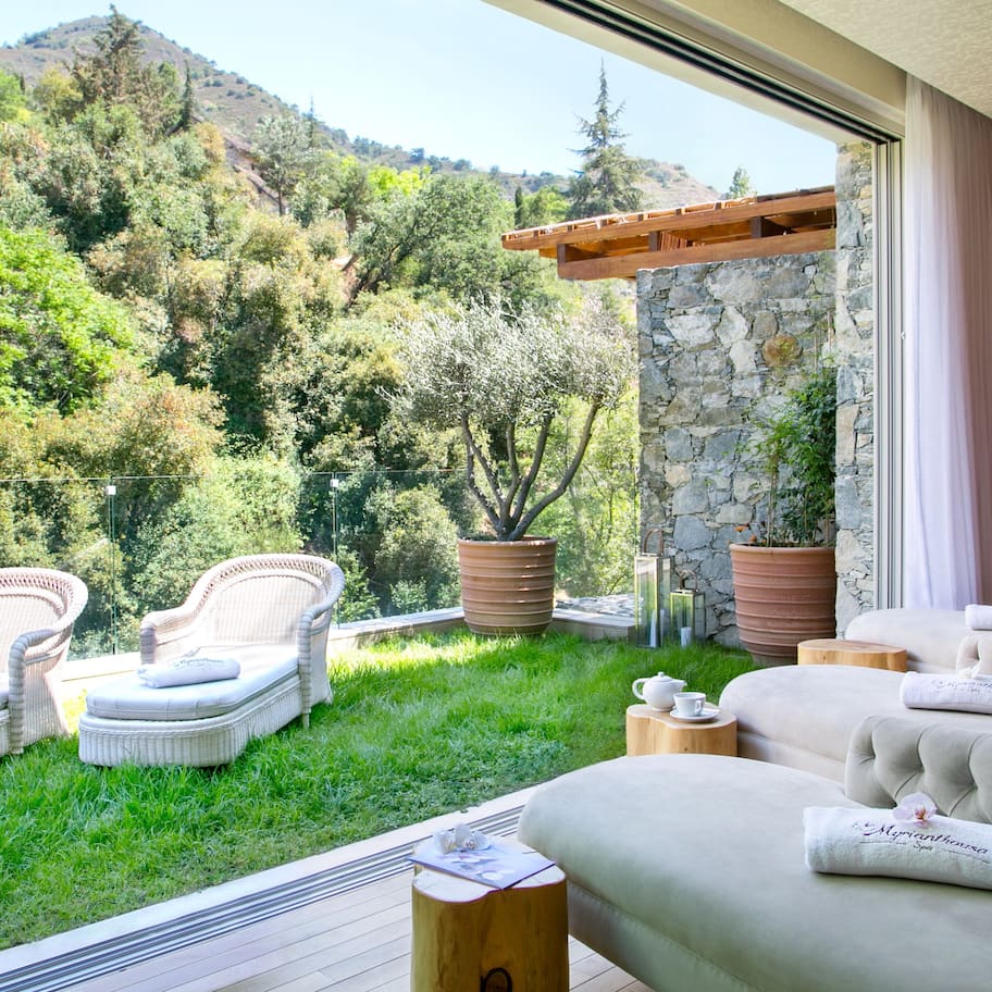 Couples treatment rooms, sauna, hot tub, steam room, hot springs