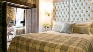 Junior Suite, 1 Bedroom | Free minibar, in-room safe, free WiFi, bed sheets - Casale Panayiotis (Kalopanayiotis)