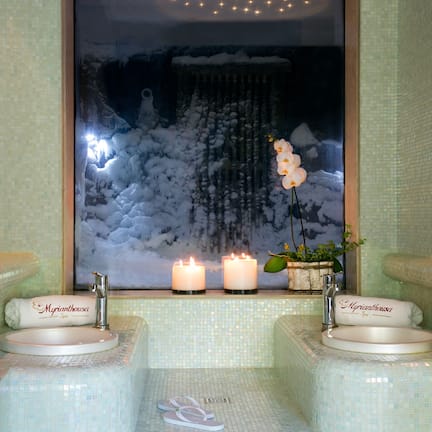 Couples treatment rooms, sauna, hot tub, steam room, hot springs