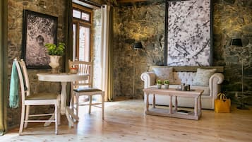 Junior Suite, 1 Bedroom | Living room