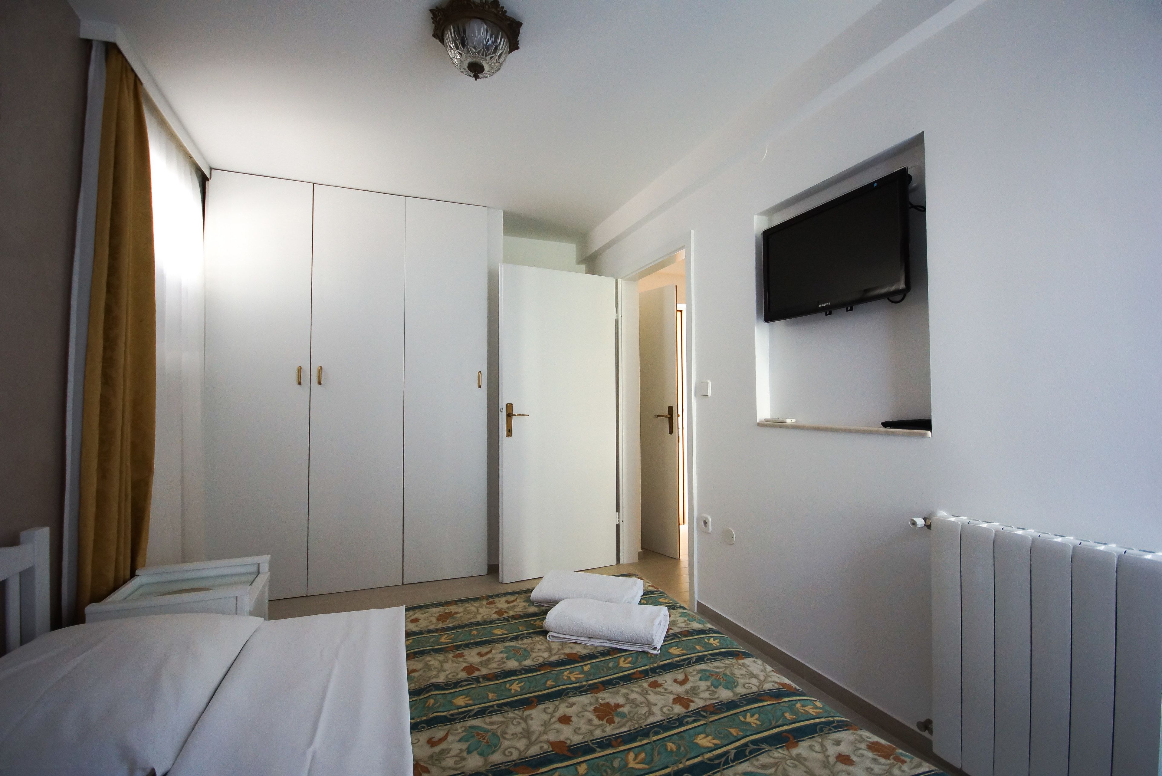 double room, balcony | desk, soundproofing, travel cot, bed sheets