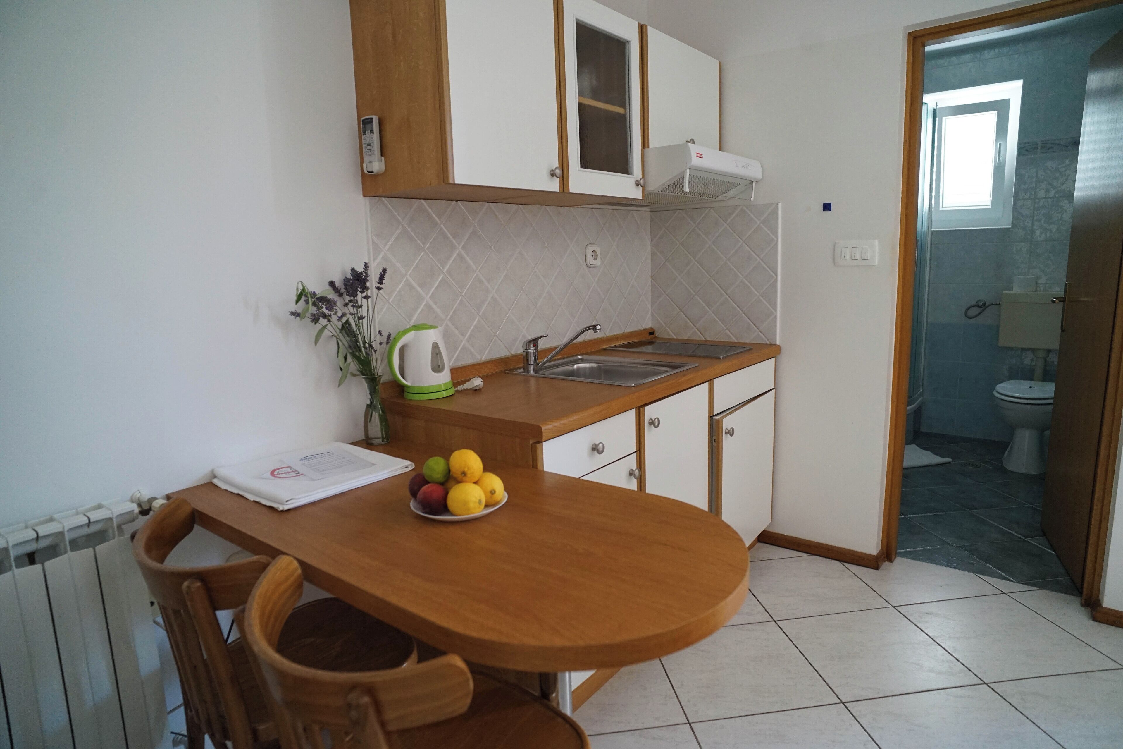 studio | private kitchen | fridge, coffee/tea maker, electric kettle