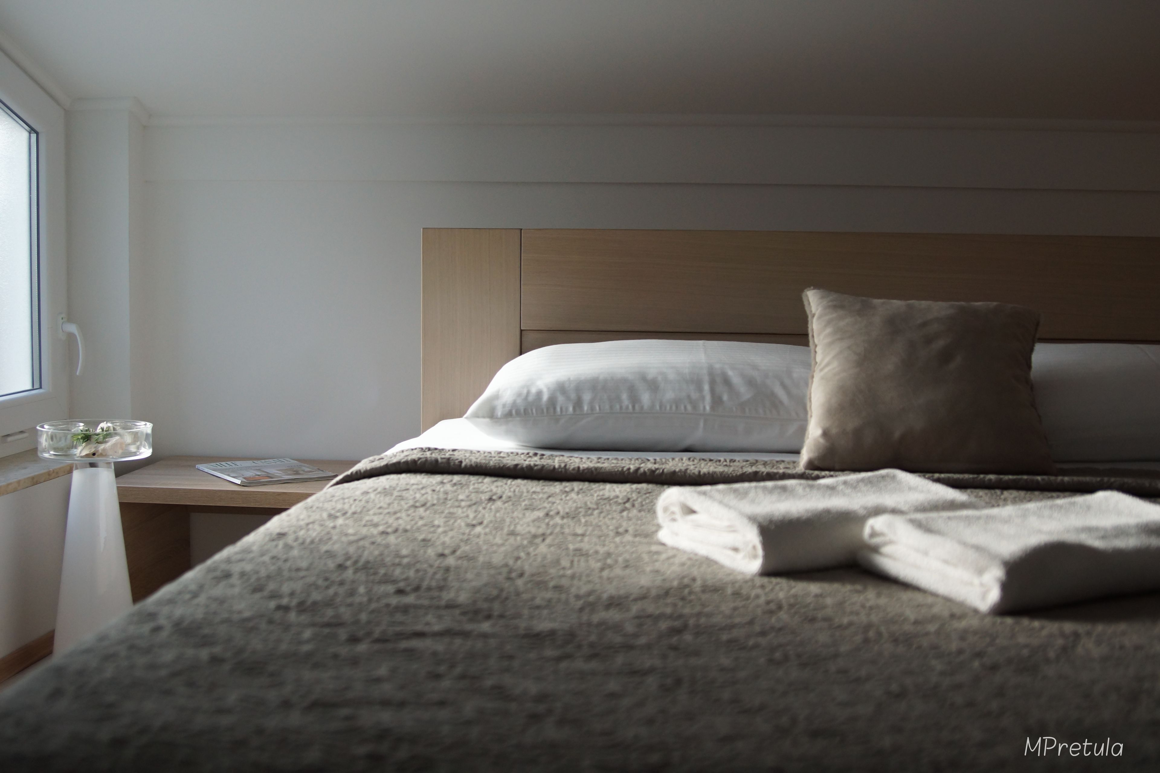 double room, balcony | desk, soundproofing, travel cot, bed sheets