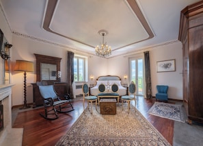 Junior Suite | Minibar, in-room safe, individually furnished, desk - Villa Clodia (Manziana)