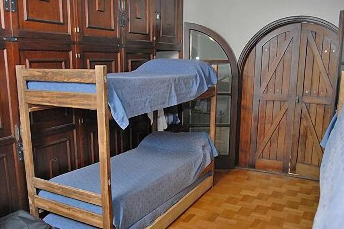 Yhteismajoitus, sekamajoitus, jaettu kylpyhuone (4 - 6 Beds) | Tallelokero huoneessa, ilmainen Wi-Fi