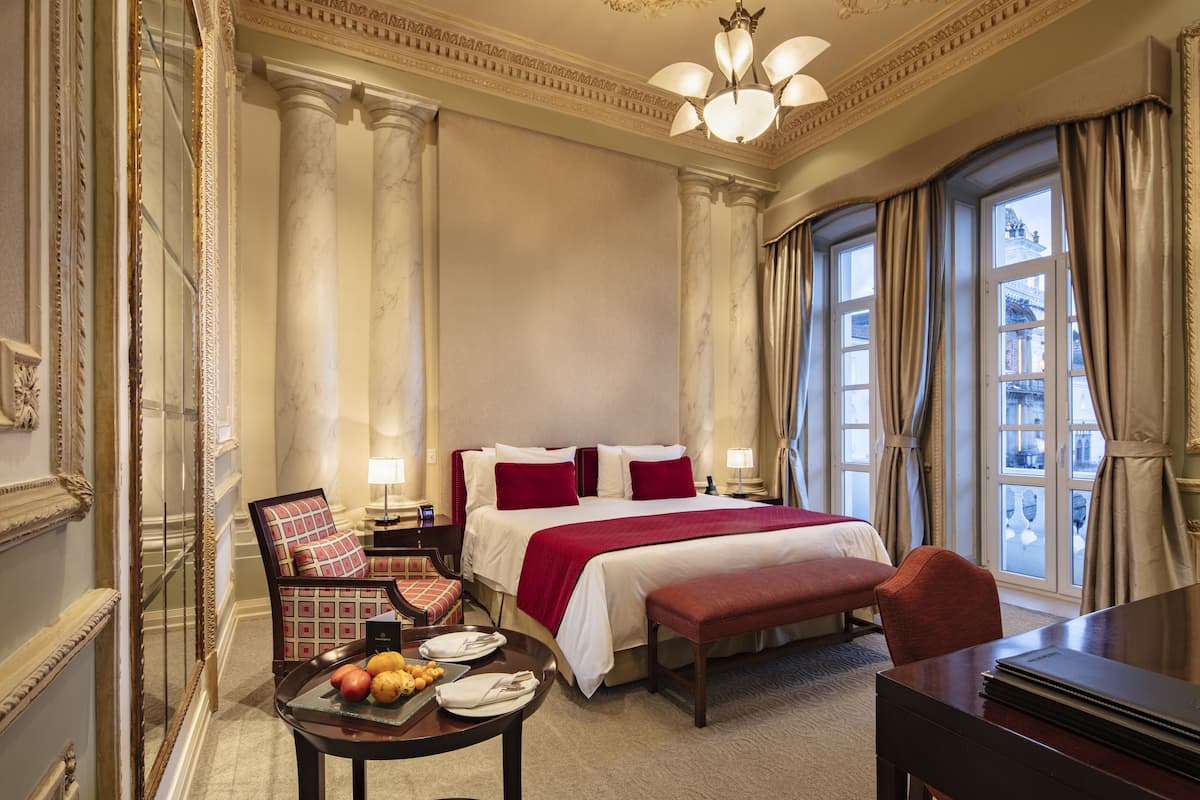 Superior Room, 1 King Bed | 1 bedroom, premium bedding, pillow-top beds, in-room safe